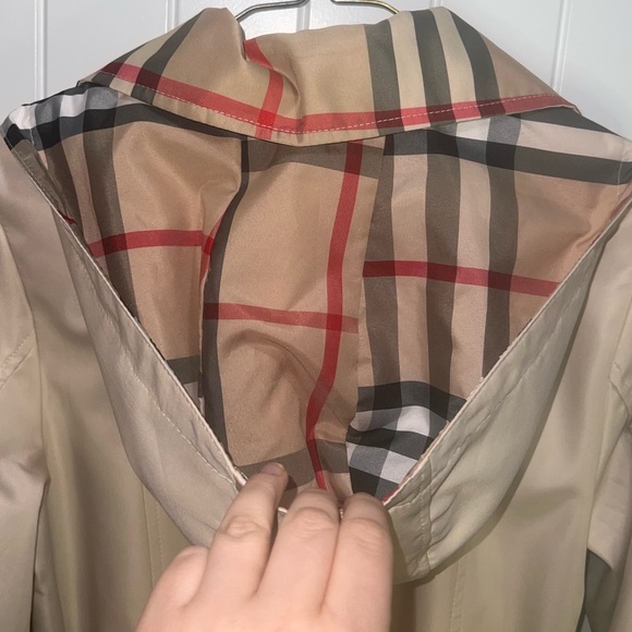 Beautiful Burberry jacket - Picture 10 of 15